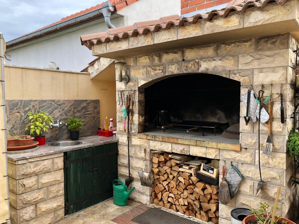 Apartments Pine & Oak With Shared Seasonal Hot Tub Privlaka  Exterior foto